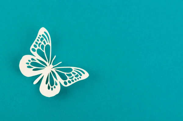 Papírová Motýlí Řezba Zeleném Pozadí Prázdným Prostorem — Stock fotografie