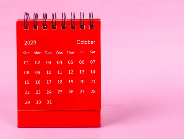 Röd Oktober 2023 Månadsskrivbordskalender För 2023 Rosa Färg Bakgrund — Stockfoto