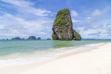 Tayland 'ın Krabi eyaletindeki Railay Plajı' nda güzel bir sahil..