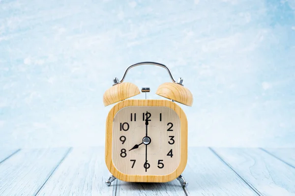 Reloj Despertador Vintage Madera Suelo Madera Azul —  Fotos de Stock