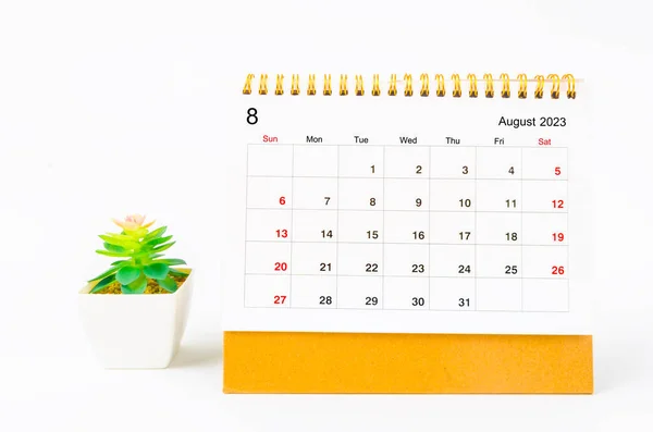 Augustus 2023 Maandelijkse Bureaukalender Voor 2023 Jaar Geïsoleerd Witte Achtergrond — Stockfoto