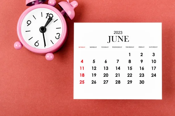 Juni 2023 Månatligt Kalenderår Med Väckarklocka Röd Och Svart Bakgrund — Stockfoto
