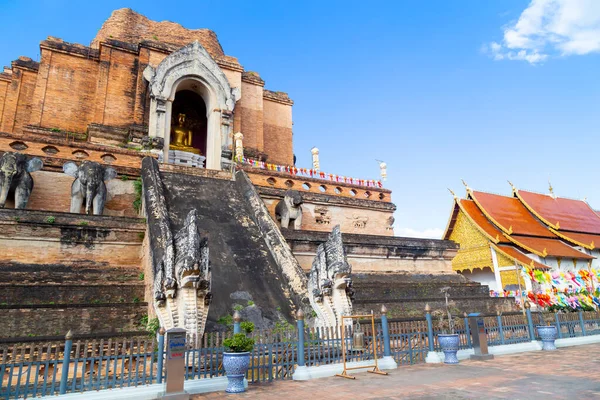Wat Chedi Luang Temple Famoso Pagode Antigo Arruinado Chiang Mai — Fotografia de Stock