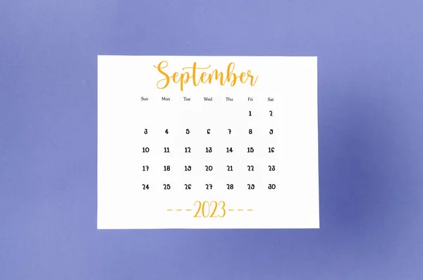 Syyskuu 2023 Kuukausikalenteri 2023 Vuotta Violetti Tausta — kuvapankkivalokuva