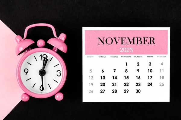 November 2023 Monthly Calendar Year Alarm Clock Pink Black Background — Stock Photo, Image