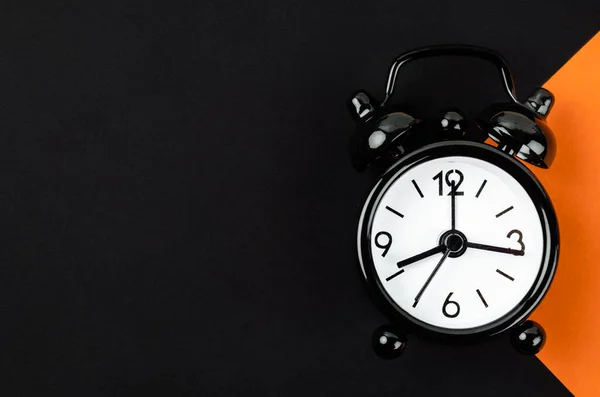 Black Vintage Alarm Clock Paper Background Empty Space Your Text — Fotografia de Stock