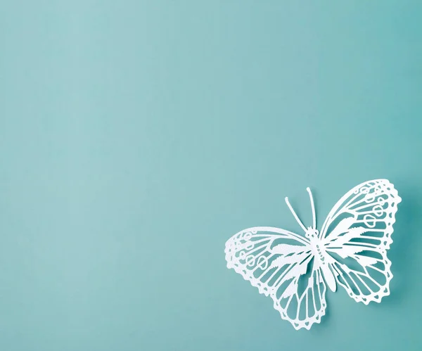 Papírová Motýlí Řezba Zeleném Pozadí Prázdným Prostorem — Stock fotografie