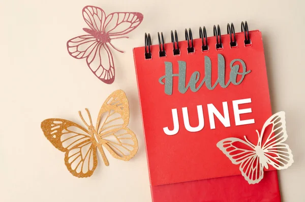 Γεια Σας Ημερολόγιο Ιούνιο Και Πεταλούδα Κατασκευασμένο Από Κοπή Χαρτιού — Φωτογραφία Αρχείου