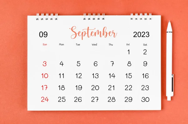 September 2023 Monthly Desk Calendar 2023 Year Pen Red Background — Stock Photo, Image