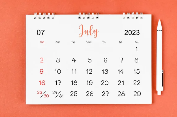Juli 2023 Månadskalender För 2023 Och Penna Röd Bakgrund — Stockfoto