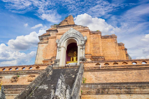 Wat Chedi Luang Temple Famoso Pagode Antigo Arruinado Chiang Mai — Fotografia de Stock