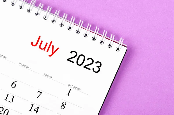Juli 2023 Monatlicher Schreibtischkalender Für 2023 Jahr Auf Violettem Hintergrund — Stockfoto