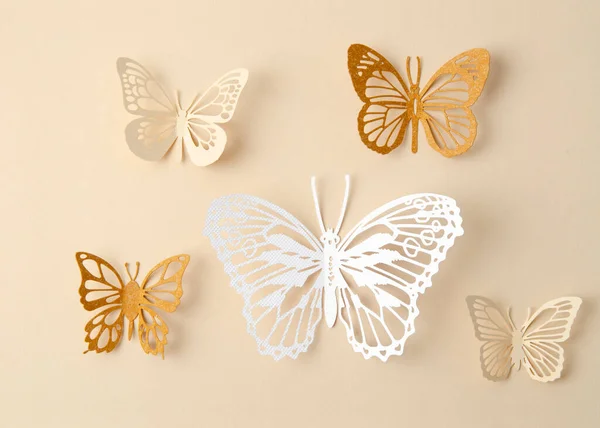 Papier Papillon Sculpter Sur Fond Jaune — Photo