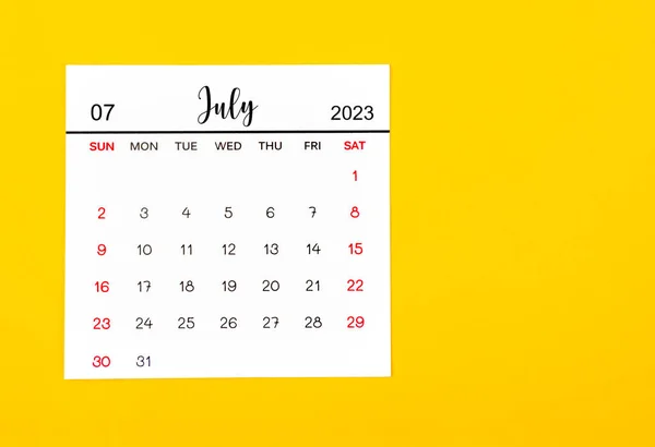 Lipiec 2023 Miesięczny Kalendarz 2023 Rok Żółtym Tle — Zdjęcie stockowe