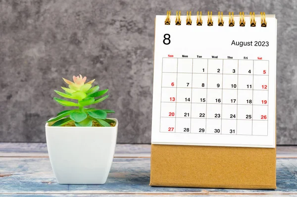 Augusti 2023 Månadskalender För 2023 Med Planta Kruka — Stockfoto