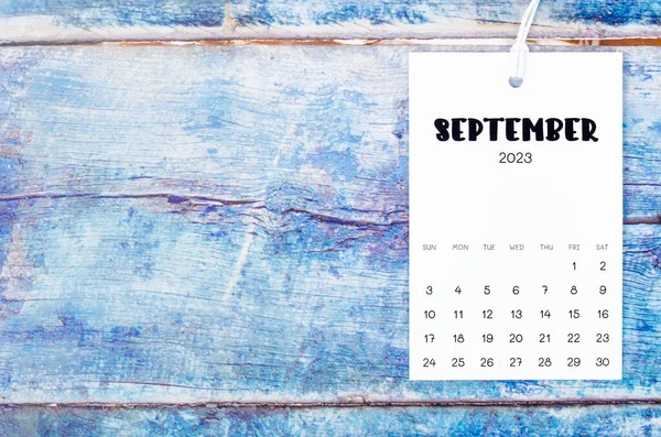Setembro 2023 Página Calendário Pendurado Com Corda Branca Fundo Madeira — Fotografia de Stock