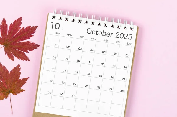 October 2023 Desk Calendar 2023 Year Autumn Maple Leaf Pink — Stock Photo, Image