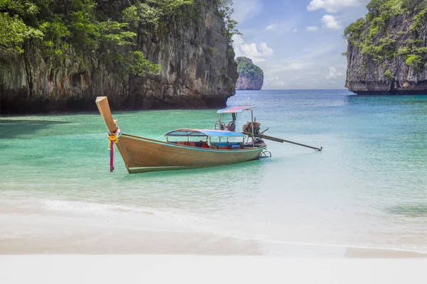 Tailandês Tradicional Barco Cauda Longa Madeira Bela Praia Província Phuket — Fotografia de Stock