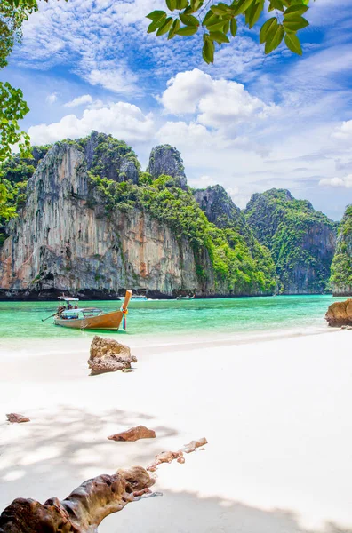 Tajski Tradycyjny Drewniany Longtail Łodzi Pięknej Plaży Prowincji Phuket Tajlandia — Zdjęcie stockowe