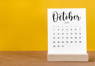 2023 Ekim Aylık takvim Sarı masada 2023 yıl.