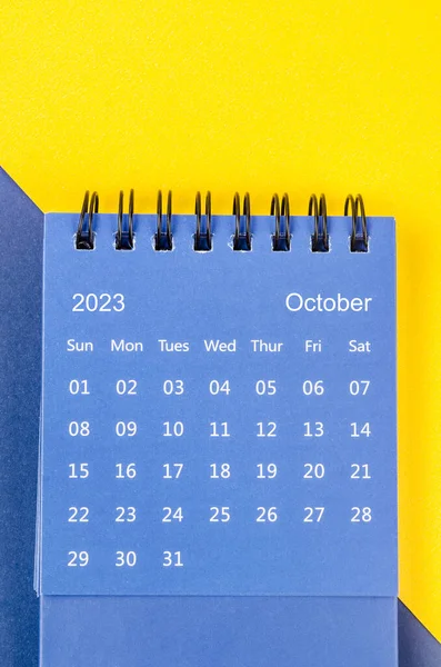 October 2023 Monthly Desk Calendar 2023 Year Blue Yellow Background — Stock Photo, Image