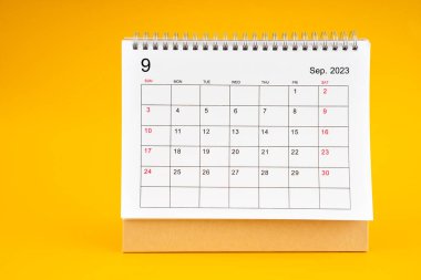 Eylül 2023, 2023 yılı için sarı arkaplan takvimi..
