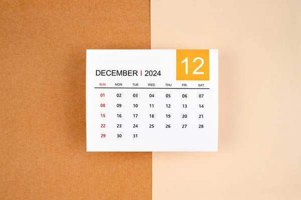 Diciembre 2024 Página Del Calendario Sobre Fondo Amarillo —  Fotos de Stock