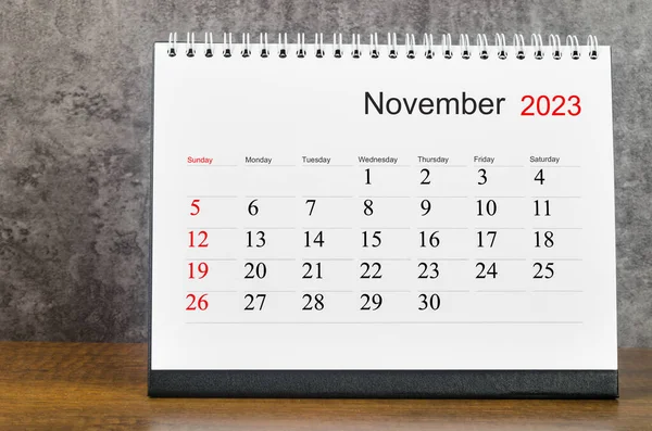 November 2023 Monthly Desk Calendar 2023 Year Wooden Table — Zdjęcie stockowe