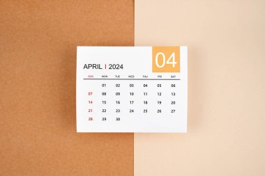 Nisan 2024 takvim sayfası sarı arkaplan.
