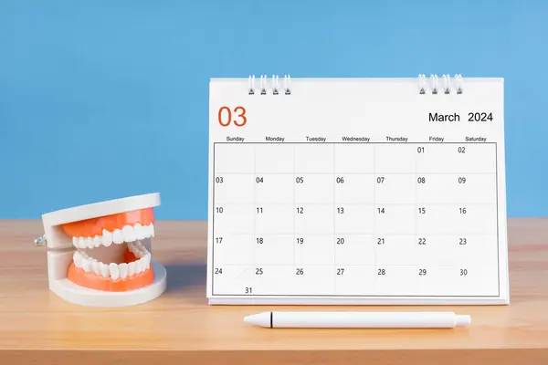 Calendario Mensile Tavolo Marzo 2024 Anni Protesi Modello Sul Tavolo — Foto Stock
