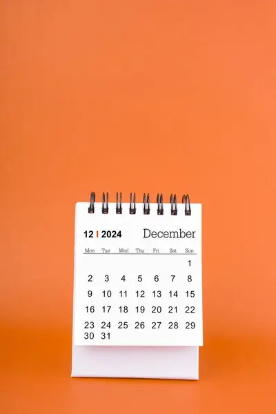 Vertikal December 2024 Tabell Kalender Orange Färg Bakgrund Stockfoto