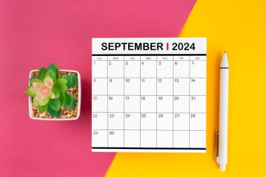 Eylül 2024 için beyaz takvim ve güzel arka plan, planlama konsepti.