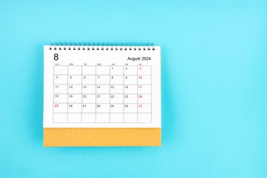 Ağustos 2024, 2024 yılı için mavi arkaplan takvimi.