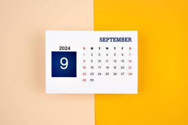 Eylül Takvimi 2024 Sarı arkaplan sayfası.
