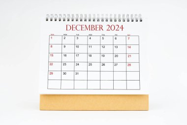 Aralık 2024 masaüstü takvimi beyaz arkaplan, planlama veya atama kavramları üzerinde izole.