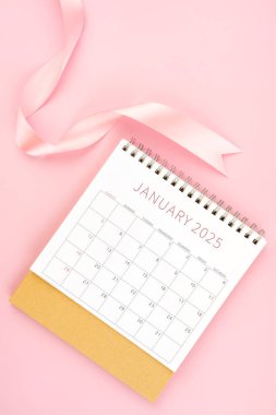 Ocak 2025 Pembe kurdeleli masa takvimi, Düz Yat.