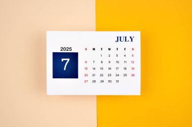 Temmuz Takvimi 2025 Sarı arkaplan sayfası.