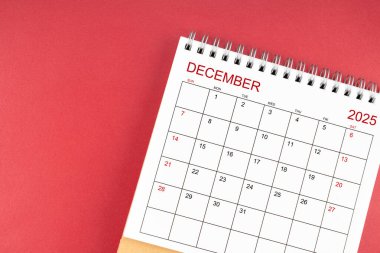 Kırmızı arkaplanda Aralık 2025 masa takvimi.