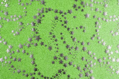 Yeşil arka planda parlak tekstil kumaşı. Arkaplan olarak soyut.