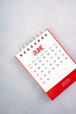 Haziran 2025 Gri renkli ahşap masa, düz yatıyordu.
