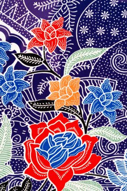 Çiçek desenli batik kumaş fotoğrafı çok güzel görünüyor..