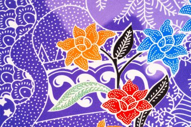Çiçek desenli batik kumaş fotoğrafı çok güzel görünüyor..