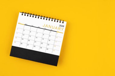 Ocak 2026 sarı arkaplan takvimi, kopyalama alanı olan konum.
