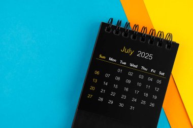 Temmuz 2025 için çok renkli takvim.