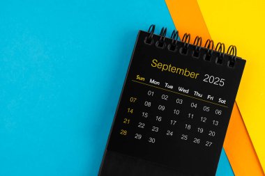 Eylül 2025 için çok renkli arkaplan takvimi.