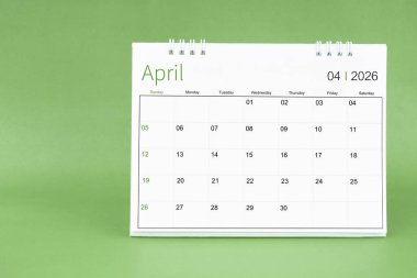 Nisan 2026 yeşil arkaplan takvimi.