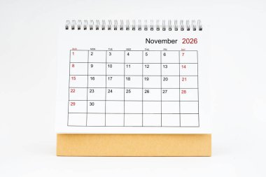 Kasım 2026 masaüstü takvimi beyaza izole edildi. Planlama veya atama kavramı.