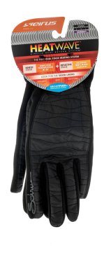 Winneconne, WI - 29 Kasım 2022: İzole edilmiş arka planda bir Seirus ısı dalgası eldiveni paketi.