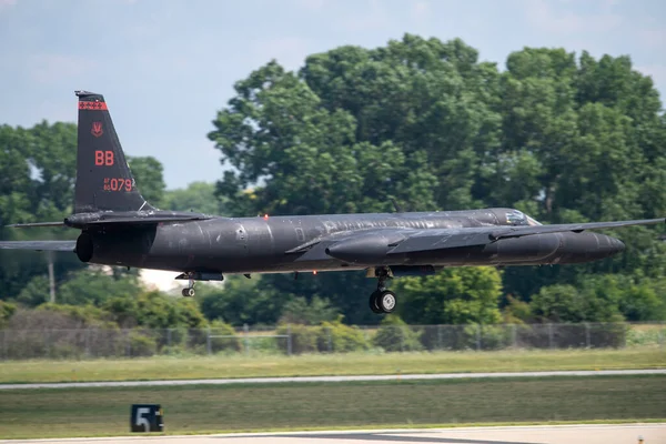 2022年7月27日 密歇根州奥什科什 一架U2女神龙间谍飞机在航空展上飞来飞去 图库图片