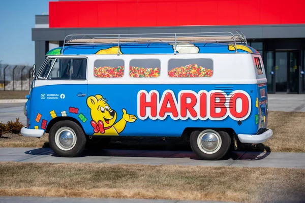 2023年3月19日 一辆用于北美Haribos Sweet Gummi糖果制造厂的Haribo牌汽车 — 图库照片